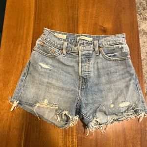 Levi’s Wedgie Short. Size 26